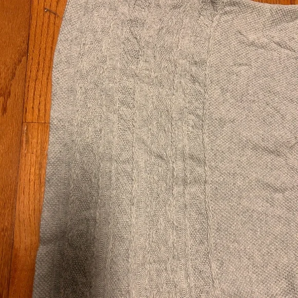 Madewell Soft Gray Knit Sleeveless Sweater, size large - Picture 3 of 10